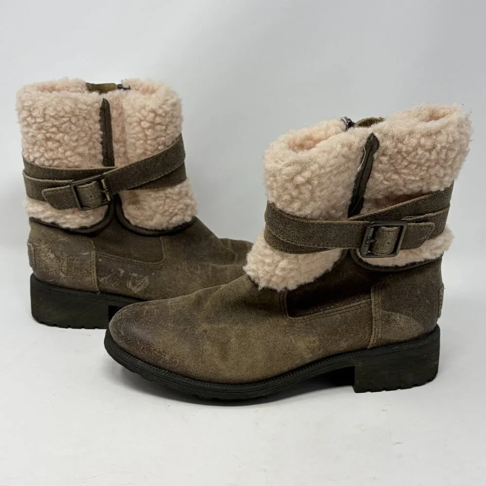 UGG women's Blayre III short boots 6 sherpa green sheepswool cuff buckle snow